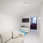 VillaVuokatti - Villa Pearl White Sofa